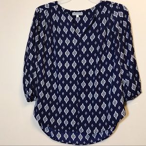 🌸🌸Navy Blue Pleione shirt w/ gorgeous design🌸🌸